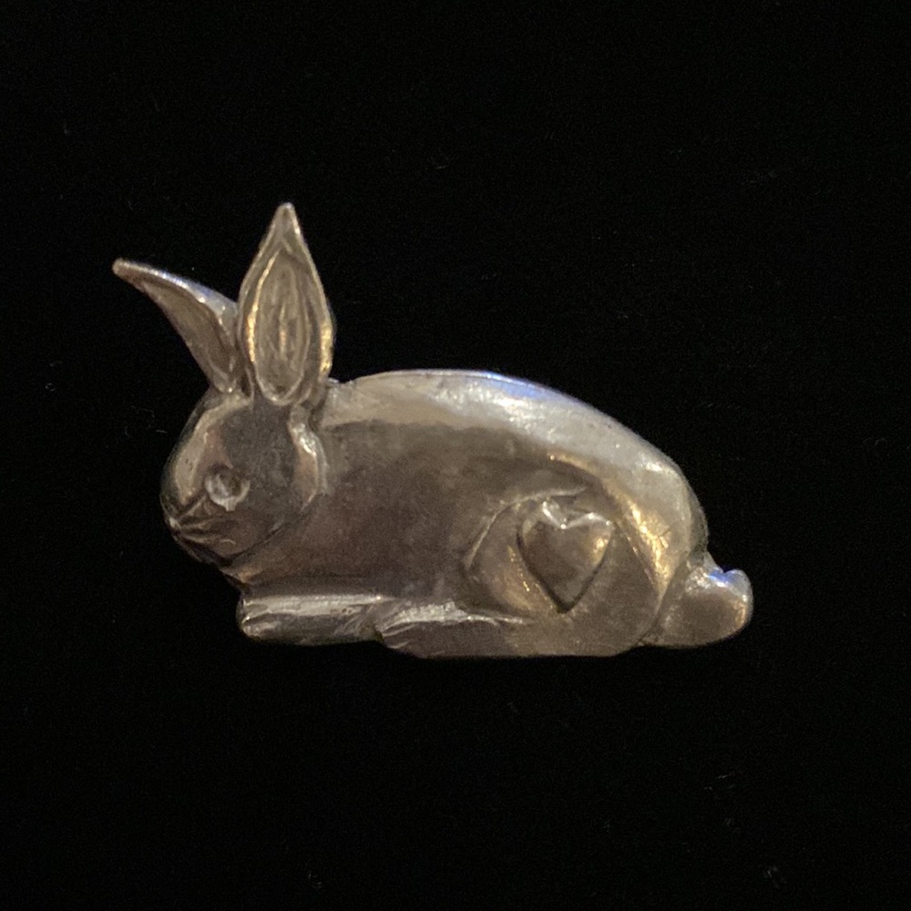 Barker USA 1996 Pewter Bunny Pin